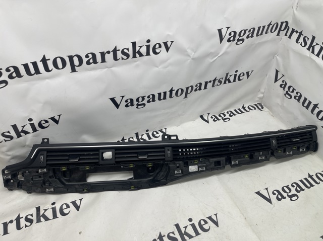 Решетка вентиляции салона на "торпедо" 8W1820902E6PS VAG