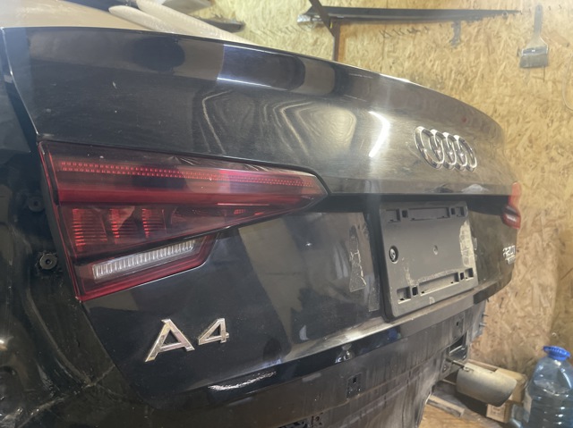 Крышка багажника 8W5827025J VAG