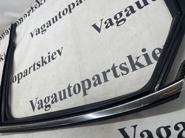 VAG 8W5839432D Направляющая стекла рамки двери задней правой в наличии Ирпень