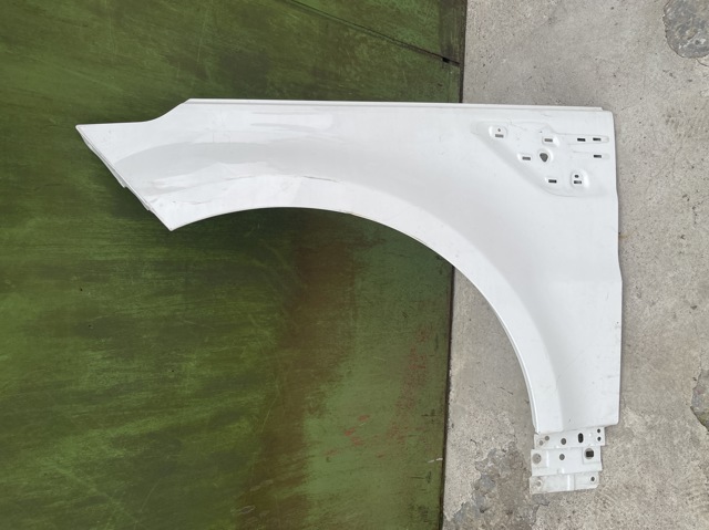 Крыло левое LR100545 LAND ROVER