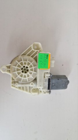 Мотор стеклоподъемника двери передней, правой A2139069501 MERCEDES