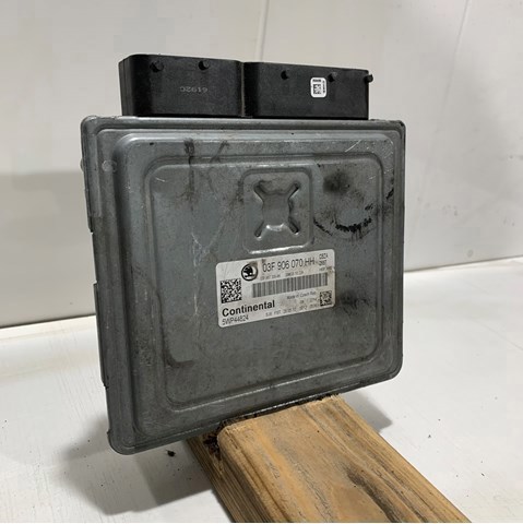 Компьютер двигателя 03F906070HH VAG