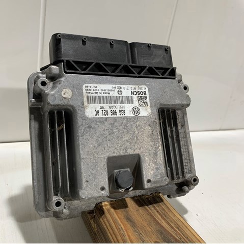 Модуль управления двигателем 03G906021AC VAG