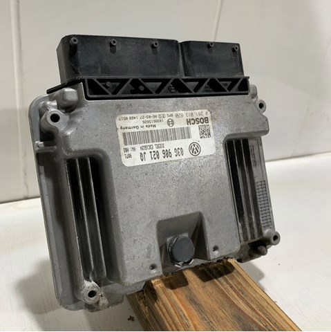 Электронный блок управления двигателем 03G906021JQ VAG
