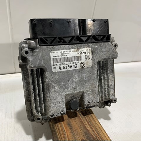ЭБУ двигателем 03G906021NK VAG