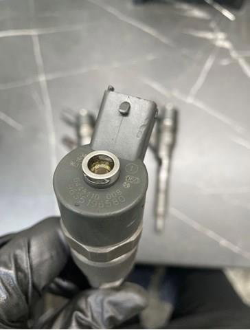 Форсунка дизельная в сборе 0445110008 BOSCH