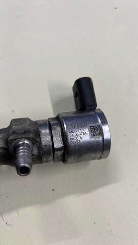 Регулятор давления в топливной рейке 04L130764C VAG