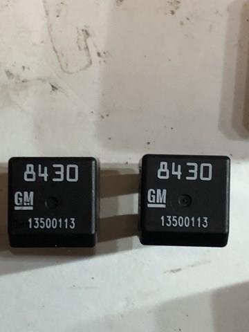 Блок предохранителей задний, салонный 13500113 GM
