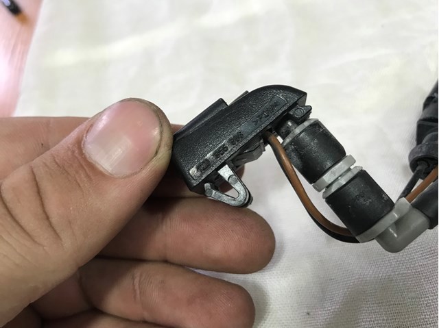 Веерная форсунка омывателя 1Z0955986 VAG