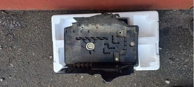 31299867 VOLVO Подставка аккумулятора купить в Николаев