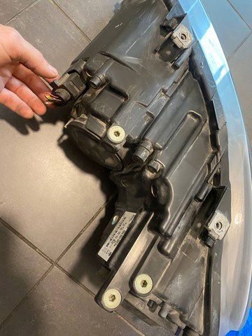VAG 6R1941008F Правая фара в наличии Николаев