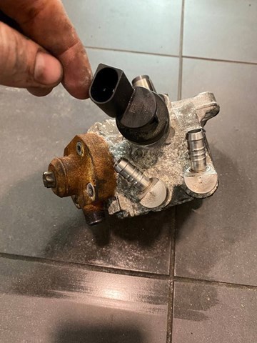 7807495 BMW купить в Каменское