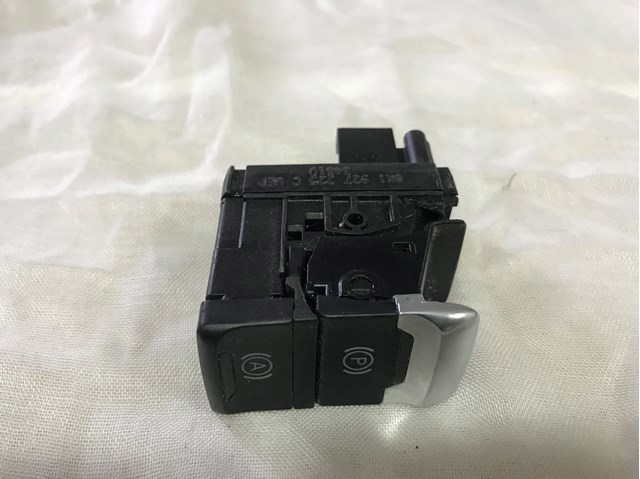 Клавиша электромеханического стояночного тормоза 8K1927225C VAG