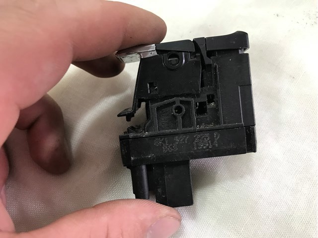 VAG 8K1927225D Клавиша электромеханического стояночного тормоза в наличии Николаев