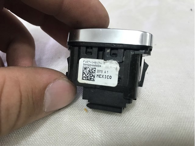 FORD F1ET14017AB Кнопка блокировки дверей в наличии Днепр
