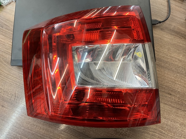 Задний левый стоп 5E9945095 VAG