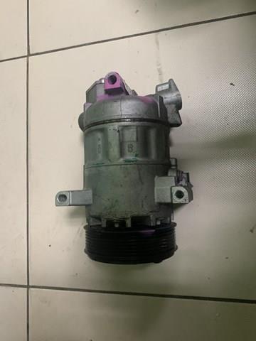 Компрессор климатической установки 926000734R RENAULT