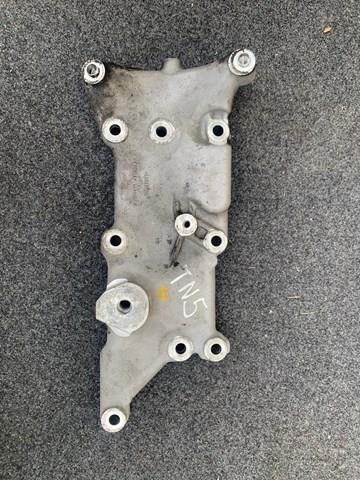 Кронштейн подушки (опоры) двигателя, левой 94610202530 PORSCHE