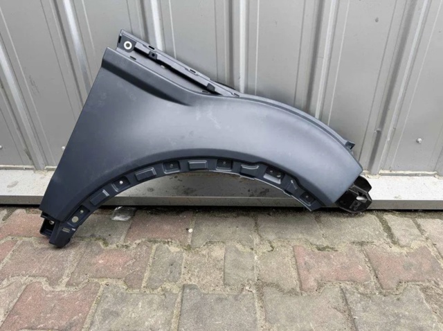 Переднее правое крыло LR066922 LAND ROVER