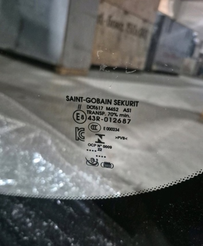 Автомобильные стекла LR114573 LAND ROVER