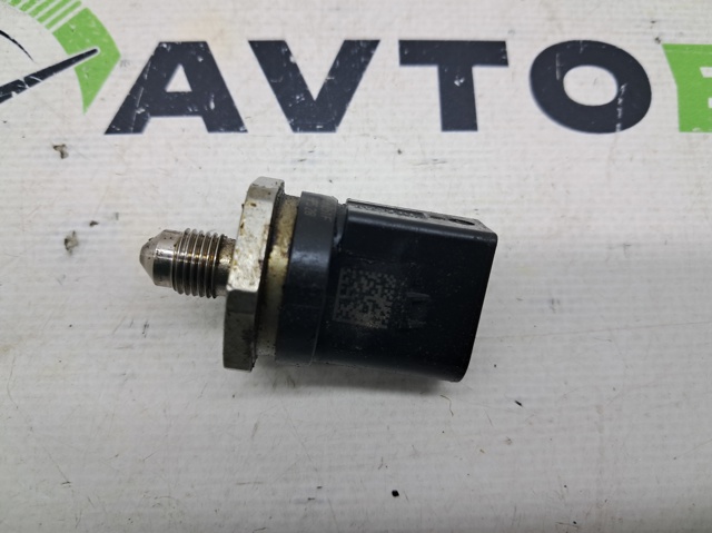 Датчик давления топлива 06J906051F VAG