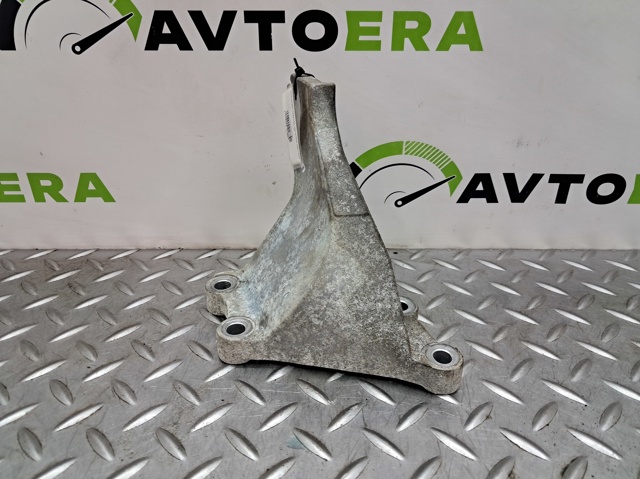 Кронштейн подушки (опоры) двигателя, левой 112533NF0A NISSAN