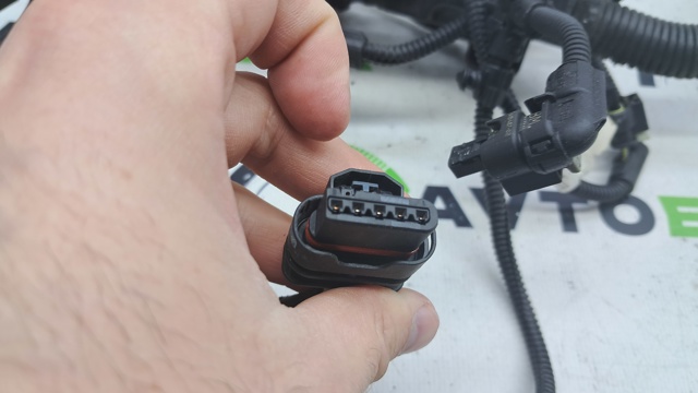 Жгут проводов моторного отсека 12518658836 BMW