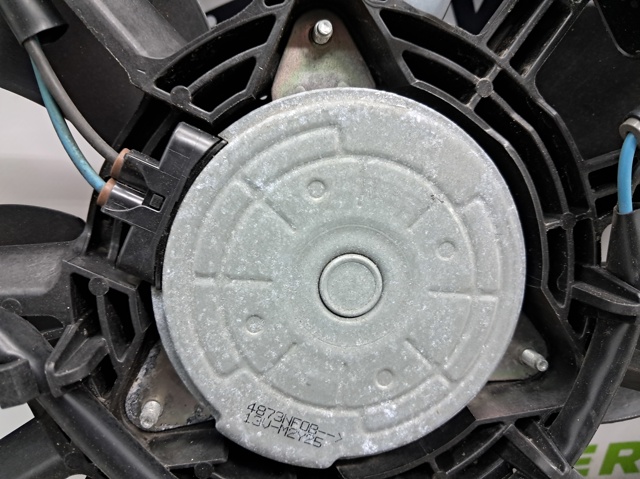 Диффузор радиатора охлаждения в сборе с мотором 1355A528 MITSUBISHI