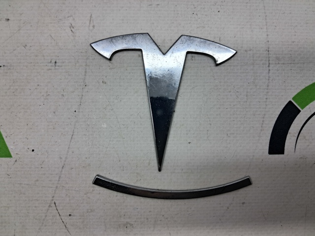 Эмблема на крышку багажника 160778600A TESLA