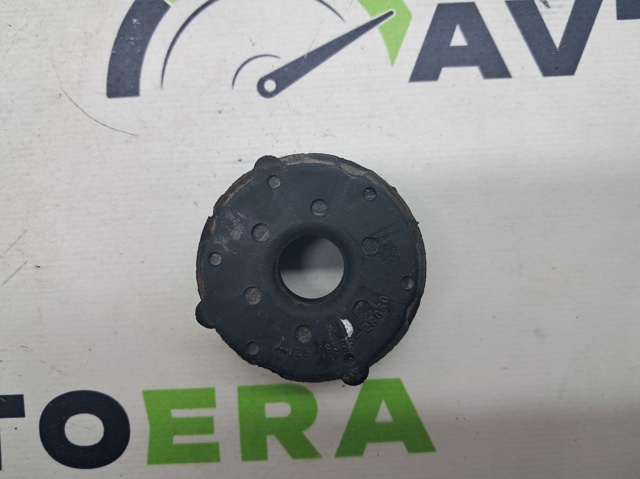 Подушка радиатора нижняя 1653528060 TOYOTA