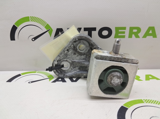 BMW 18208683823 Кронштейн приемной трубы глушителя в наличии Кривой Рог