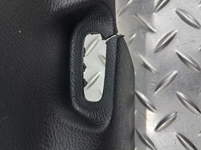 Обшивка стойки кузова внутренняя, средняя нижняя левая 1UD03DX9AC CHRYSLER