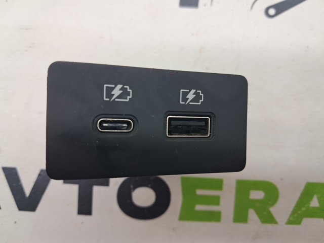 NISSAN 253316UA0 USB-разветвитель в наличии Черкассы
