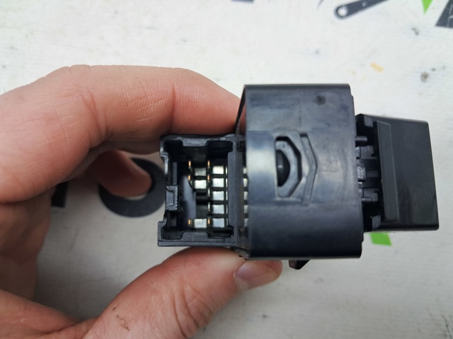 Кнопки переднего правого стеклоподъёмника 254116XJ0B NISSAN