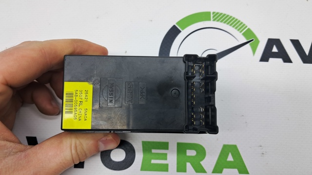 254215NA0A NISSAN Кнопка включения мотора стеклоподъемника задняя правая купить в Киев