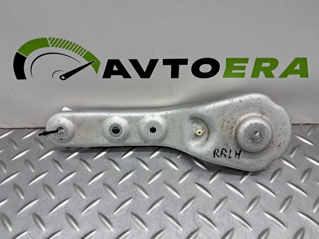Кронштейн задней балки 31106861142 BMW