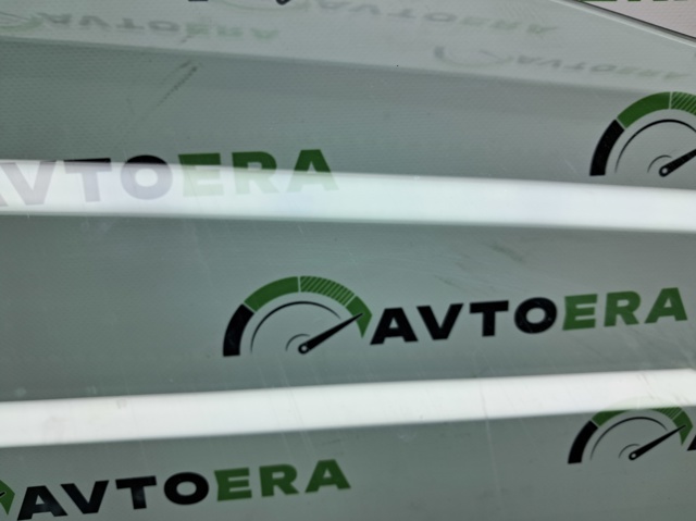 31352945 VOLVO Стекло двери передней правой купить в Львов