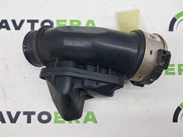 Патрубок воздушный, выход из компрессора (наддув) 31422061 VOLVO