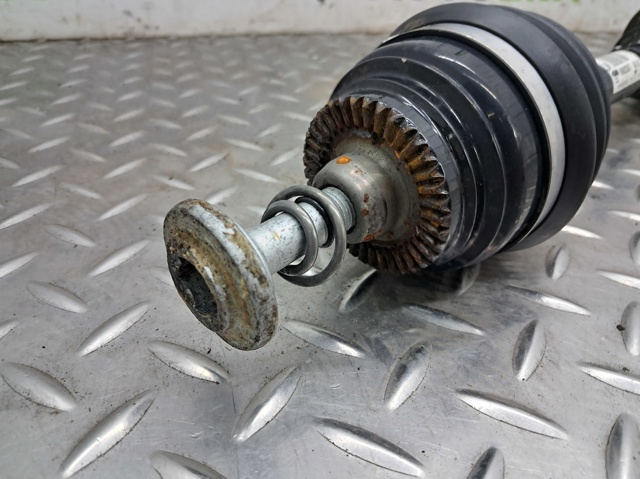 BMW 31608682367 Полуось (привод) передняя левая в наличии Кривой Рог