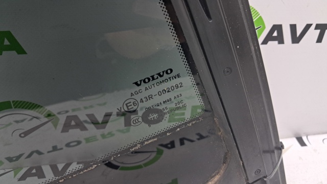 VOLVO 31651874 Стекло-форточка двери задней правой в наличии Киев