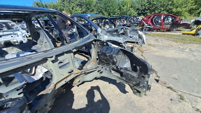 VOLVO 31672513 Арка крыла переднего левого в наличии Черновцы