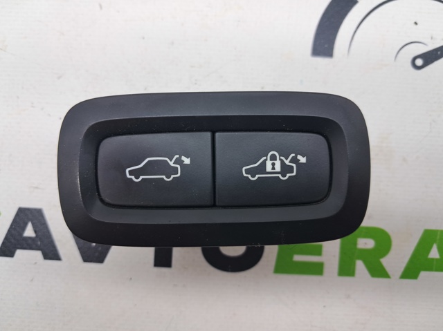 Кнопка салона привода замка 3/5 двери (ляды)/крышки багажника 31674801 VOLVO