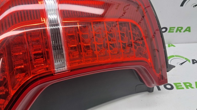 Фонарь задний правый 32228831 VOLVO