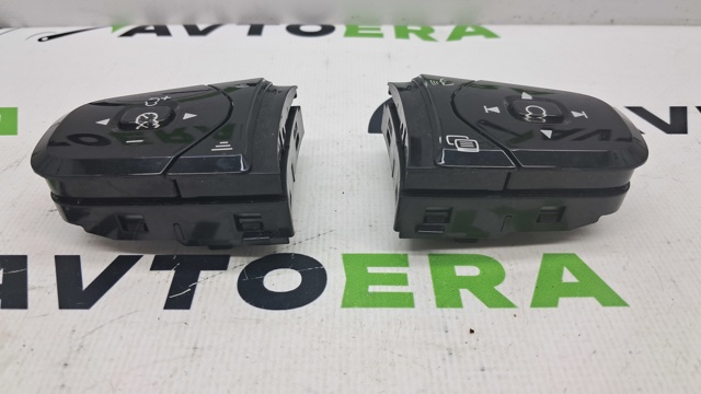 Блок кнопочных переключателей рулевого колеса 32266343 VOLVO