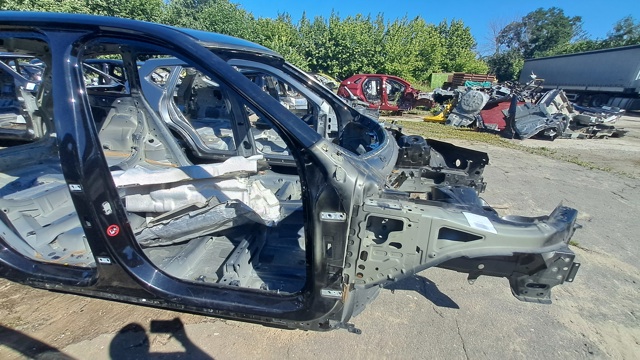 Лонжерон передний правый 32377205 VOLVO