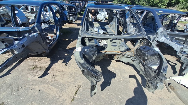 VOLVO 32377205 Лонжерон рамы передний правый в наличии Черновцы