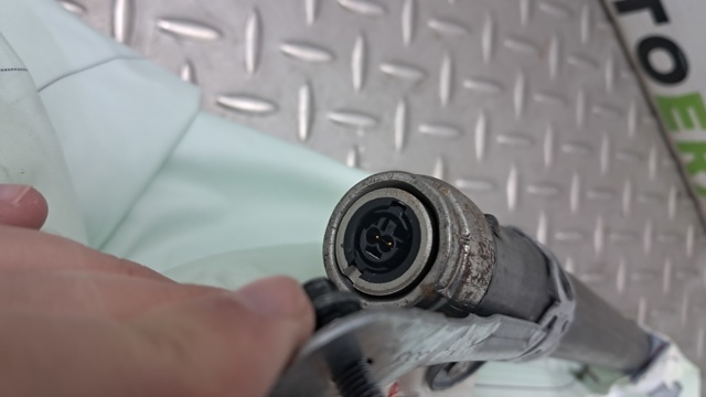 Шторка боковая правая 32384984 VOLVO