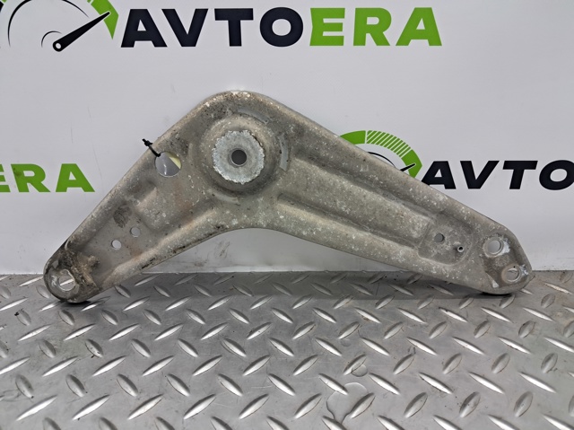 Кронштейн задней балки 33306885675 BMW