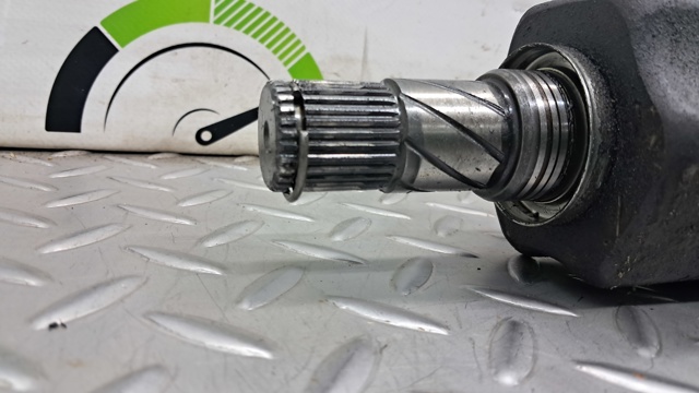Полуось задняя, правая 396005NA0A NISSAN