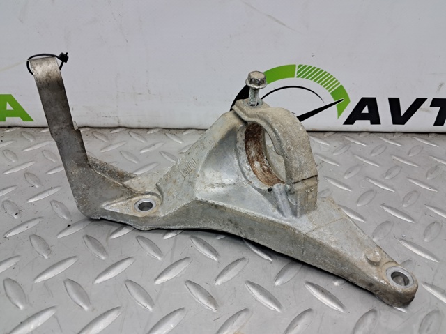 Опора подвесного подшипника передней полуоси 397806RA0B NISSAN
